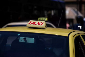 Άγριος ξυλοδαρμός ταξιτζή στο Μενίδι - Καταγγέλλει πως δεν τον βοήθησε κανείς