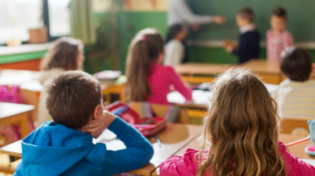 Πώς θα γίνουν οι εγγραφές σε νηπιαγωγεία και δημοτικά: Προθεσμίες και δικαιολογητικά