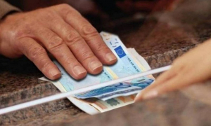 Αντίστροφη μέτρηση για το έκτακτο επίδομα 250 ευρώ: Ποιοι θα το λάβουν, πότε θα καταβληθεί