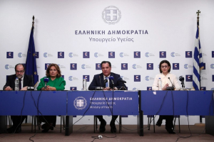 Διαγραφή προστίμων σε ηλικιωμένους που δεν είχαν εμβολιαστεί
