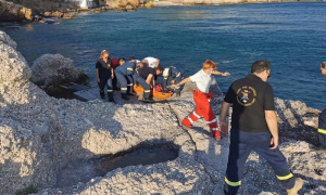 Πτώση ελικοπτέρου στη Σάμο: Ζωντανός ο πιλότος - Νεκροί δύο επιβαίνοντες