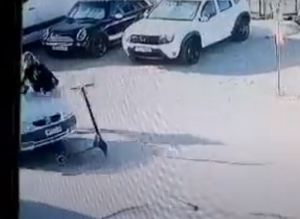 Κρήτη: ΙΧ παρέσυρε πατίνι - Από θαύμα γλύτωσε η νεαρή