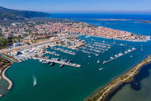 Υπάρχουν και ιδιωτικά αγκυροβόλια