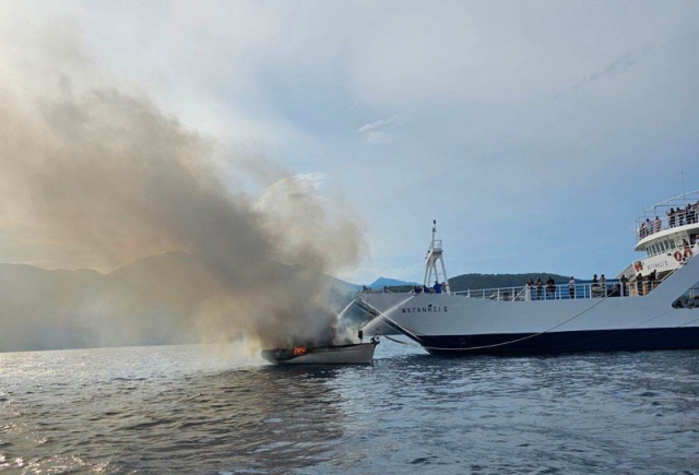 Φωτιά σε σκάφος στο Μεγανήσι