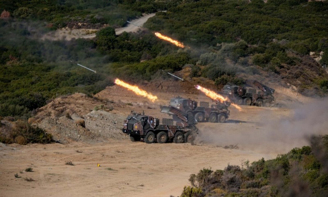 Στρατός Ξηράς: «Εκπαιδεύεται όπως θα πολεμήσει» (video &amp; φωτό)