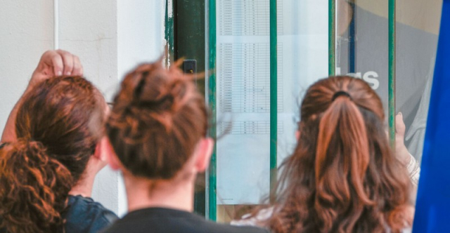 Πανελλαδικές: Πού πάνε οι βάσεις - Πέφτουν κάτω από 18.000 μόρια οι Ιατρικές, χαμηλώνει 500 μόρια και το Πολυτεχνείο