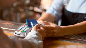 ΑΑΔΕ: E-mail σε 50.000 επιχειρήσεις για την υποχρέωση διασύνδεσης POS - ταμειακών συστημάτων