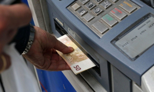 Νέα καταγγελία για πλαστά χαρτονομίσματα – «Έκανα ανάληψη από το γκισέ της τράπεζας»