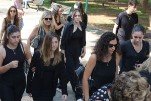 «Κοουτσάρα μου, το παιχνίδι δεν τελείωσε» - Συγκινεί ο επικήδειος της κόρης του Γιάννη Ιωαννίδη