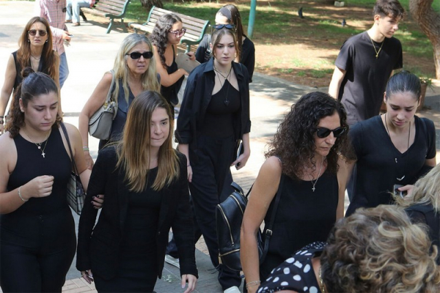 «Κοουτσάρα μου, το παιχνίδι δεν τελείωσε» - Συγκινεί ο επικήδειος της κόρης του Γιάννη Ιωαννίδη