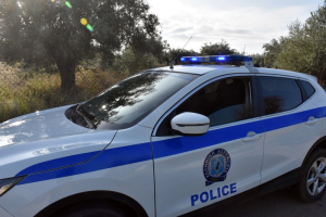 Βόλος: Άγριο οικογενειακό επεισόδιο – Φυγαδεύτηκε με περιπολικό νεαρή γυναίκα