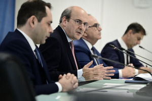 Οικονομικό νομοσχέδιο: Όλοι οι νέοι μισθοί στο δημόσιο - Στα €1.476 το μέσο ετήσιο όφελος