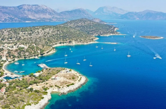 Κάλαμος &amp; Καστός: Τα νησιά με τα γαλαζοπράσινα νερά, την αγνή φύση και την… ησυχία