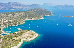 Κάλαμος &amp; Καστός: Τα νησιά με τα γαλαζοπράσινα νερά, την αγνή φύση και την… ησυχία
