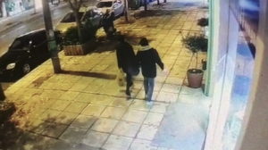 Θεσσαλονίκη: Η 41χρονη Γεωργία χέρι χέρι με τον σύντροφό λίγη ώρα πριν τη δολοφονήσει - Δείτε βίντεο