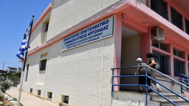 Πρωτοφανές περιστατικό στο Ναύπλιο / Έκλεισε εκλογικό τμήμα, απομακρύνθηκε δικαστικός αντιπρόσωπος