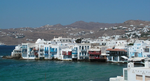 Τουρισμός: Με δύο ταχύτητες η αρχή της σεζόν