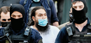Σε 20 χρόνια καταδικάστηκε ο πρώην ιερωμένος που έλουσε με βιτριόλι επτά αρχιμανδρίτες