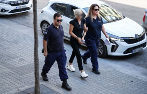 Δούσης για οδηγό Porsche: «Μπράβο κοριτσάρα μου απέδειξες μονάχη σου πως η Ελλάδα είναι τεράστιο μπ@@ρδέλ@»