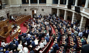 Προϋπολογισμός 2024: Κατατέθηκε στη Βουλή - Αυξήσεις μισθών και συντάξεων έως και 10%
