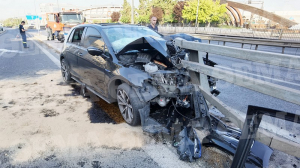 Τρεις τραυματίες σε τροχαίο - «Σμπαράλια» το αυτοκίνητο που επέβαιναν (φωτογραφίες)