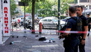 Συναγερμός για πυροβολισμούς στην πλατεία Βάθης – Τουλάχιστον ένας τραυματίας