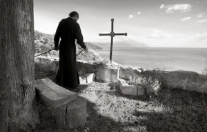 Μοναχοί παραπέμπονται σε δίκη για διασπορά ψευδών ειδήσεων στην πανδημία
