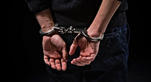 Χίος: Ιερόσυλος άρπαξε τάματα, σταυρούς και τιμαλφή από εκκλησία