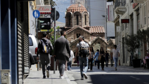 Η μία στις τέσσερις επιχειρήσεις χρωστάει στην εφορία - Λιγότεροι με «φέσια» σε Δημόσιο, τράπεζες