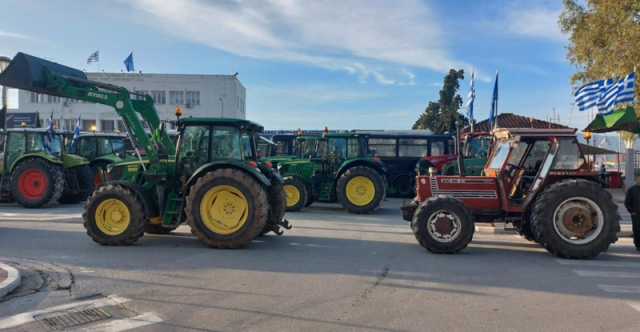 Παρέλαση από τρακτέρ στο λιμάνι του Βόλου, οι αγρότες θέλουν να το αποκλείσουν στη σκιά της παρέμβασης του Αρείου Πάγου  