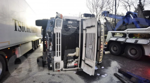 Λεωφόρος Αθηνών:  Η καραμπόλα με τα 6 ΙΧ και το φορτηγό που έφερε κυκλοφοριακό χάος