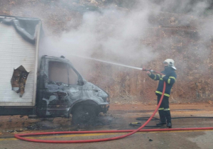Λευκάδα: Φορτηγό τυλίχτηκε στις φλόγες