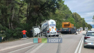 Πρέβεζα: Σύγκρουση οχημάτων και εκτροπή φορτηγού – Ένας τραυματίας