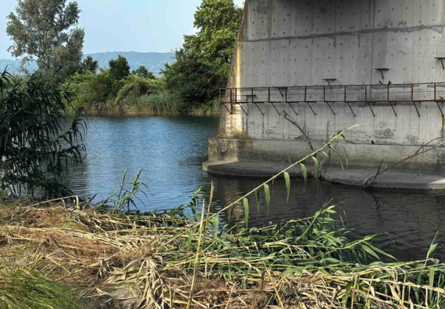 Στο νερό για τουλάχιστον 20&#039; έμειναν τα παιδιά που ανασύρθηκαν από τον Άραχθο