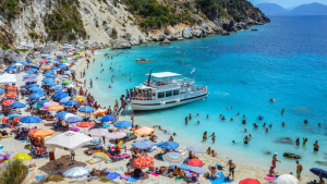 Κατάλληλες για κολύμβηση καθ’ όλη τη διάρκεια του έτους όλες οι ακτές της Λευκάδας