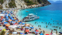 Κατάλληλες για κολύμβηση καθ’ όλη τη διάρκεια του έτους όλες οι ακτές της Λευκάδας