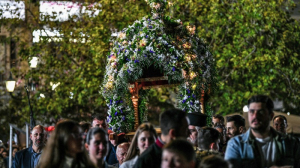 Μεθυσμένος οδηγός έπεσε πάνω στην πομπή του Επιταφίου στα Χανιά – Δύο τραυματίες