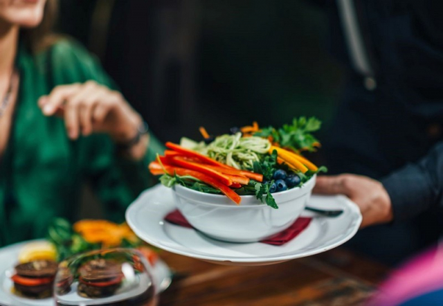 Πώς να υποστηρίξετε τον vegan φίλο σας