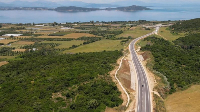 Εντυπωσιακά πλάνα: Δείτε πώς μεταμορφώθηκε ο δρόμος για τη Λευκάδα