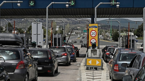 Κορυφώνεται η έξοδος – Πάνω από 100.000 οχήματα έχουν φύγει από την Αττική