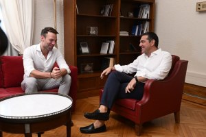 Απών από τις Σπέτσες ο Αλέξης Τσίπρας